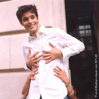 
Model : Marcio (Totem Model Agency)

Stylisme de plateau : Ga�lle Hiver

Make up : Caroline Brillat

Photo : Erick Seban-Meyer (Paris, avril 2002)

(cliquez sur l'image pour revenir)