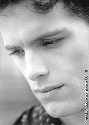 
Model : Marcio (Totem Model Agency)

Stylisme de plateau : Ga�lle Hiver

Make up : Caroline Brillat

Photo : Erick Seban-Meyer (Paris, avril 2002)

(cliquez sur l'image pour revenir)