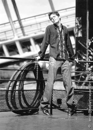 
Model : Marcio (Totem Model Agency)

Stylisme de plateau : Ga�lle Hiver

Make up : Caroline Brillat

Photo : Erick Seban-Meyer (Paris, avril 2002)

(cliquez sur l'image pour revenir)