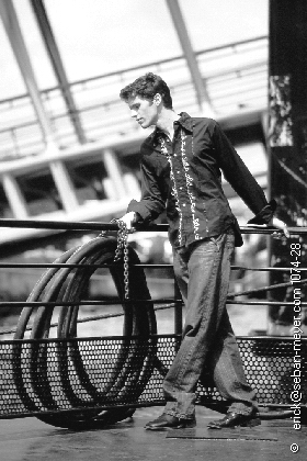 
Model : Marcio (Totem Model Agency)

Stylisme de plateau : Ga�lle Hiver

Make up : Caroline Brillat

Photo : Erick Seban-Meyer (Paris, avril 2002)

(cliquez sur l'image pour revenir)