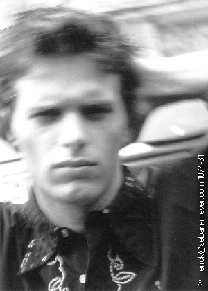 
Model : Marcio (Totem Model Agency)

Stylisme de plateau : Ga�lle Hiver

Make up : Caroline Brillat

Photo : Erick Seban-Meyer (Paris, avril 2002)

(cliquez sur l'image pour revenir)