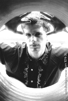 
Model : Marcio (Totem Model Agency)

Stylisme de plateau : Ga�lle Hiver

Make up : Caroline Brillat

Photo : Erick Seban-Meyer (Paris, avril 2002)

(cliquez sur l'image pour revenir)