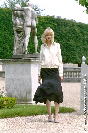 
Mod&egrave;le : Anna Maria (Slides Models)

Make up and Hair : Luis L&oacute;pez assist&eacute; de Zohra

Stylisme : Eve 

Photo : Erick Seban-Meyer

Photographie r&eacute;alis&eacute;e &agrave; Paris en juin 2002

Cliquez sur l'image pour revenir en arri&egrave;re
